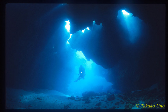 Cave & diver 01