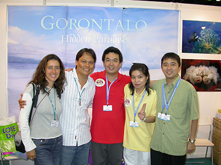 "Gorontalo Hidden Paradise" book launch in Singapore.  Press conference time with Maria, Michael and co-author buddy W